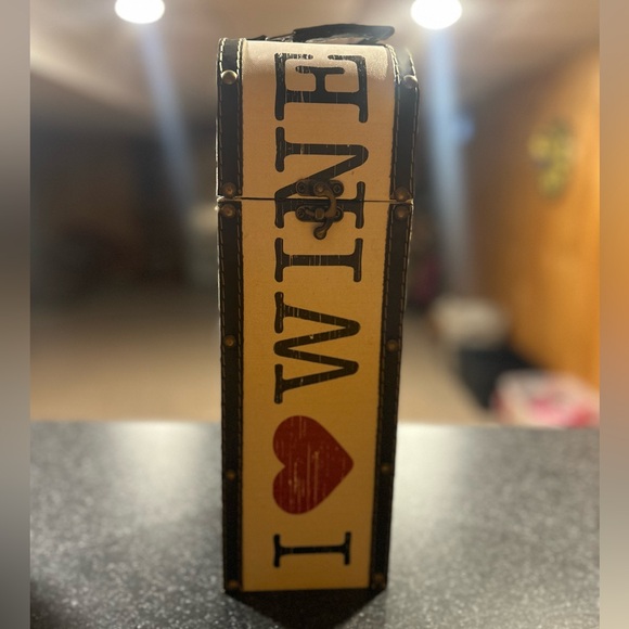 Wine bottle storage container - Picture 1 of 2